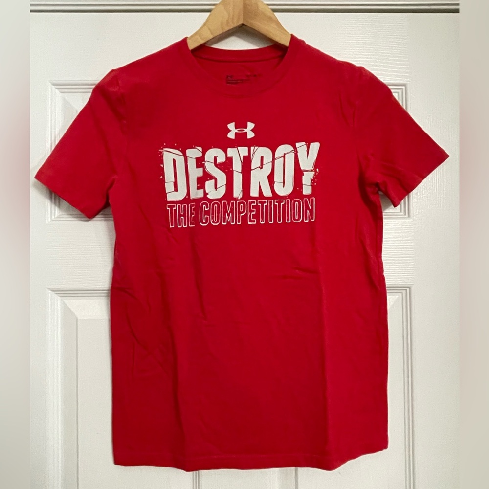 Under Armour Boys Vibrant Red T-shirt Large